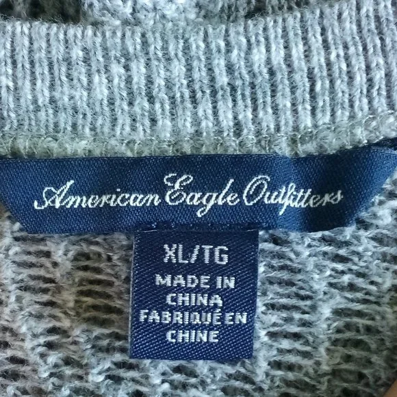 AEO Lightweight 3/4 Sleeved Henley Sweater - Picture 7 of 11